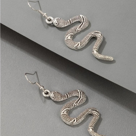 🆕 Silver Snake Earrings !!! Brand New!!! - Picture 4 of 6